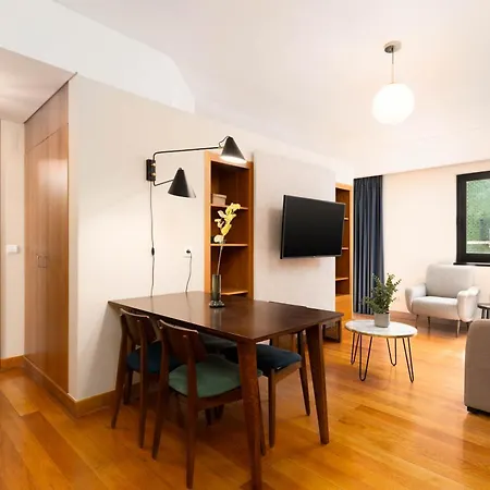 Limehome Rua Eca De Queiroz Апарт-отель 4*