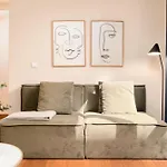 Ξενοδοχείο με διαμερίσματα Limehome Rua Eca De Queiroz