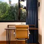 Ξενοδοχείο με διαμερίσματα Limehome Rua Eca De Queiroz 4*
